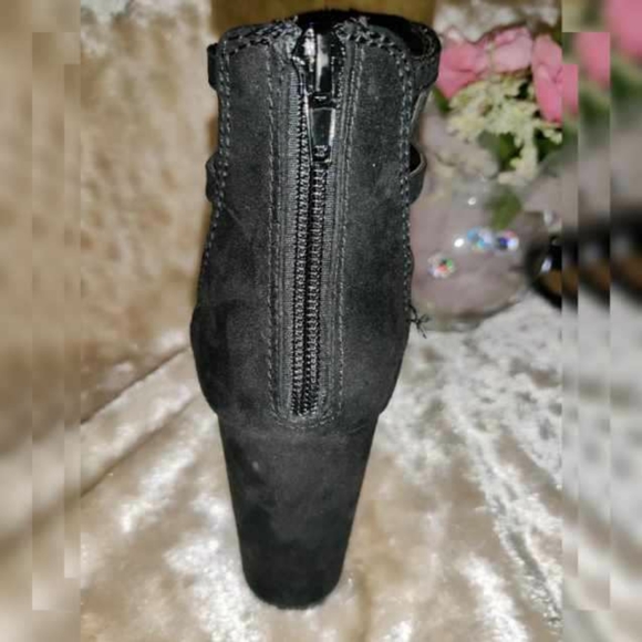 Woman's black heels - Picture 4 of 4